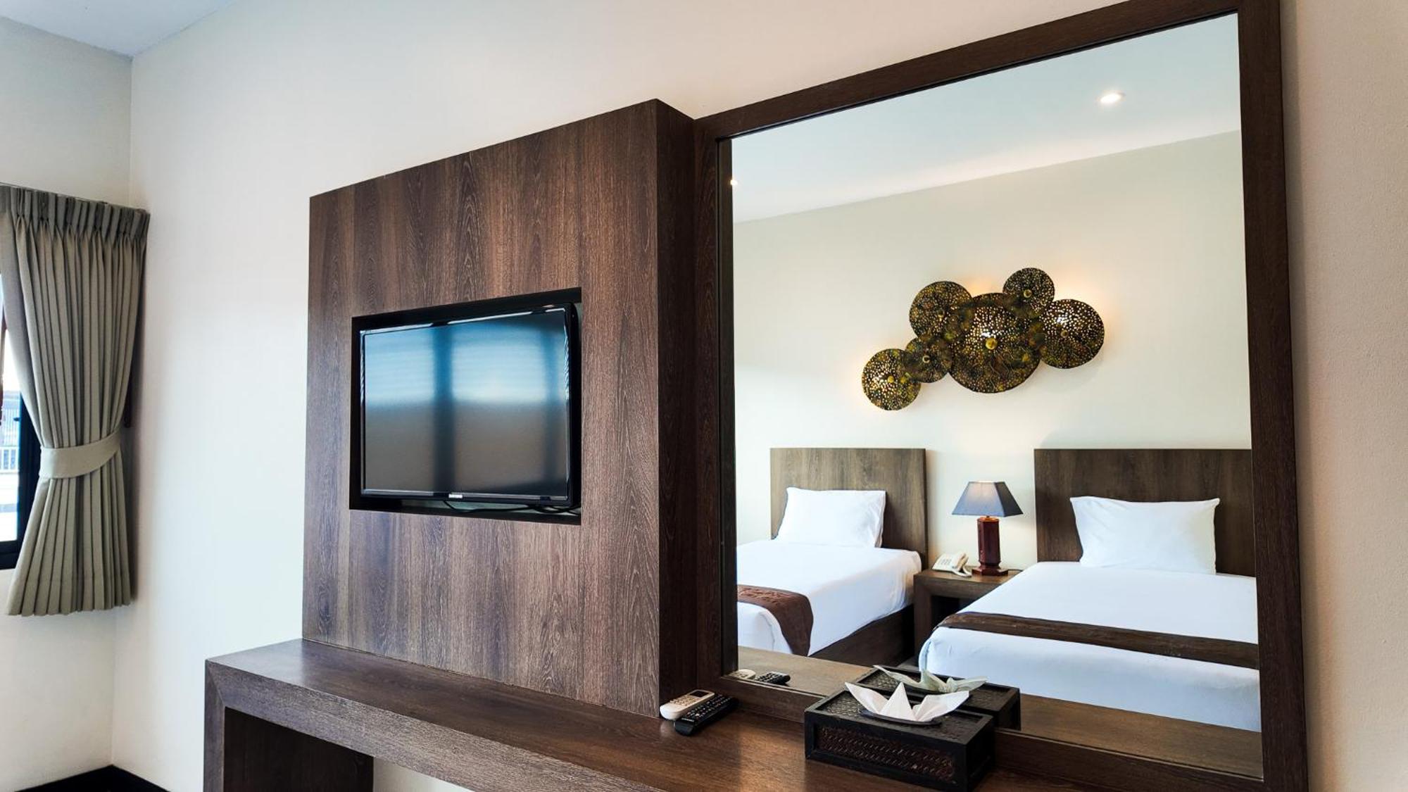 Youdee Hotel Patong - Formerly Meir Jarr Hotel Patong Kültér fotó